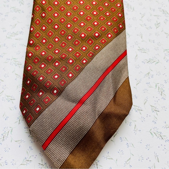 Yves Saint Laurent YSL Vintage 100% Silk Brown and Red Patterned Men\'s Tie